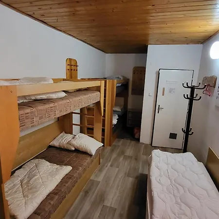 Turisticka Tj Tesla Brno Hostel *